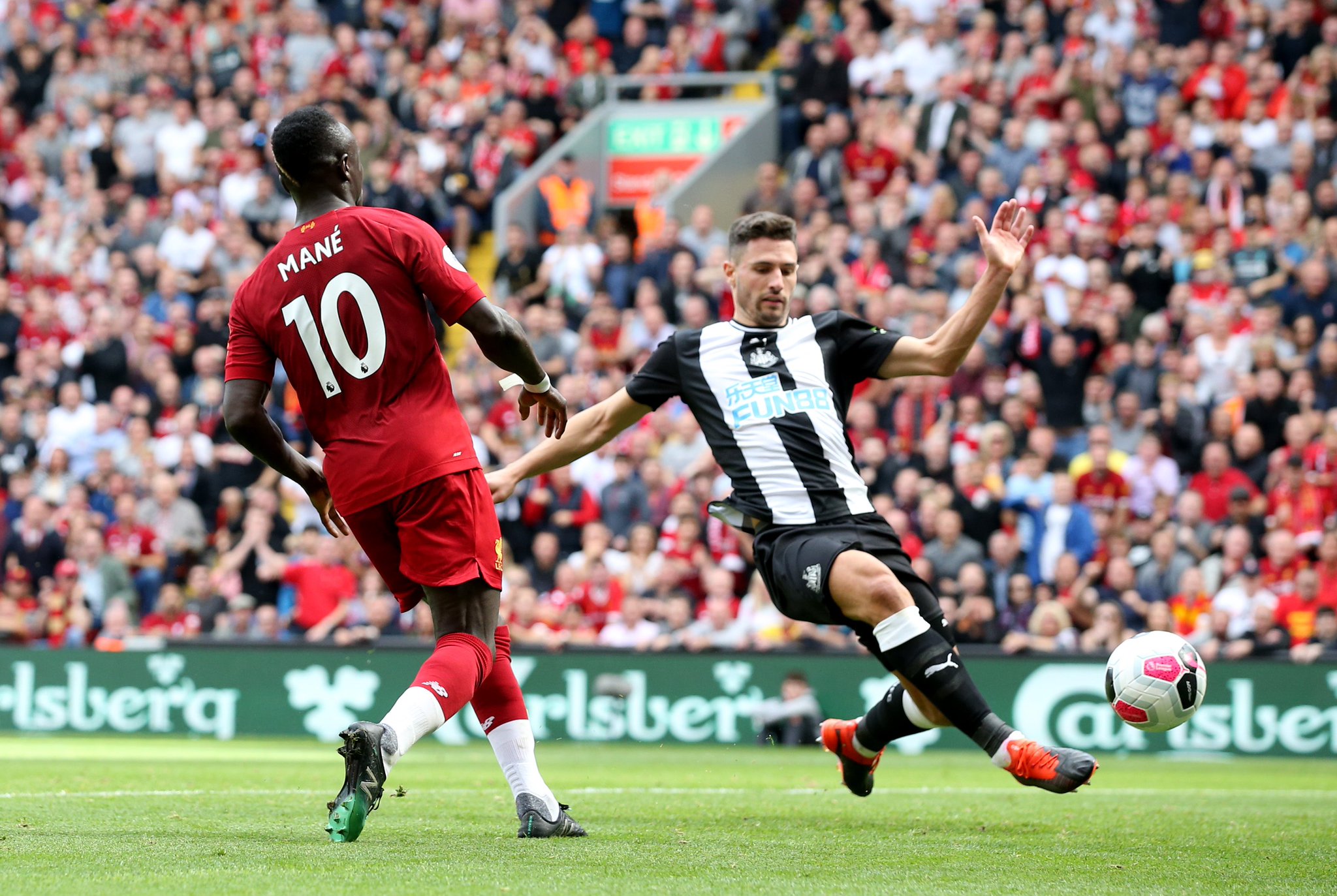 竞相追逐的 竞相追逐的